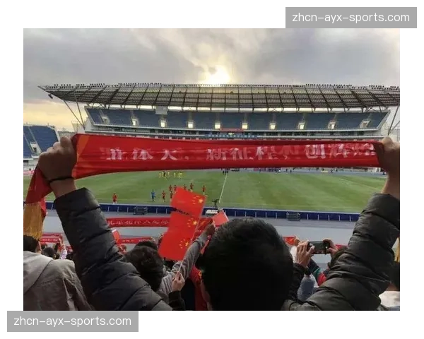 通讯:时隔三年,某客场看台再次迎来超过千名远征军 通讯:时隔三年,某客场看台再次迎来超过千名远征军