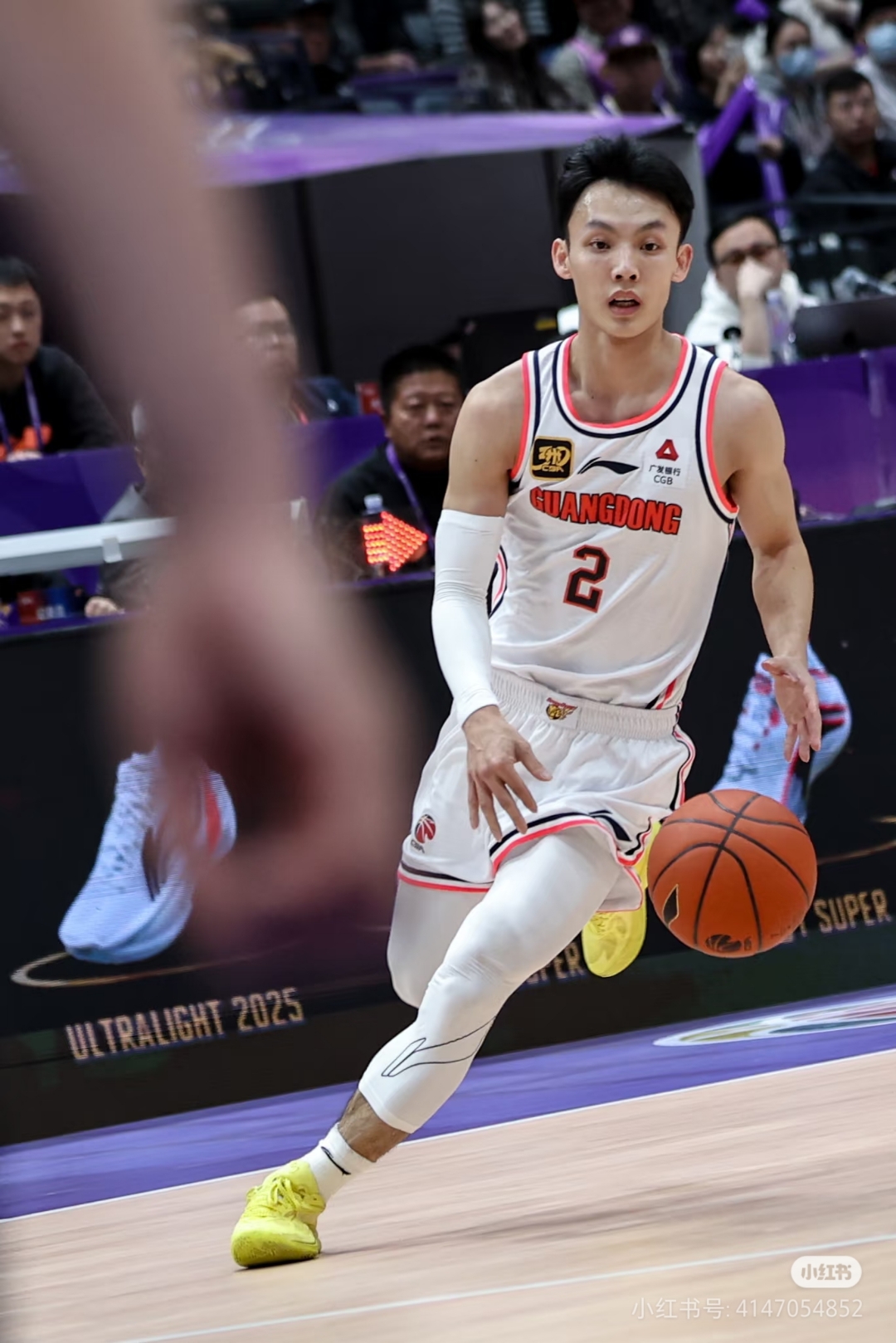 广东男篮取得关键胜利，稳健晋级