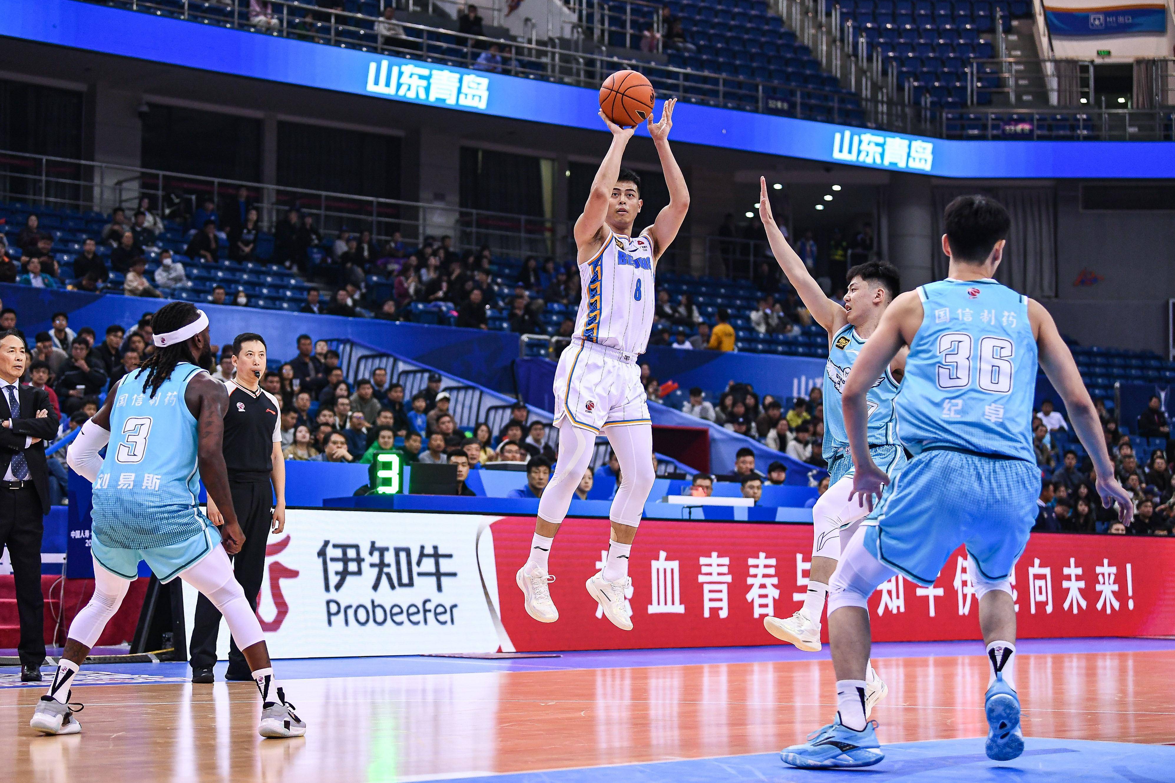 北京男篮客场迎战江苏队，决胜关键时刻的简单介绍